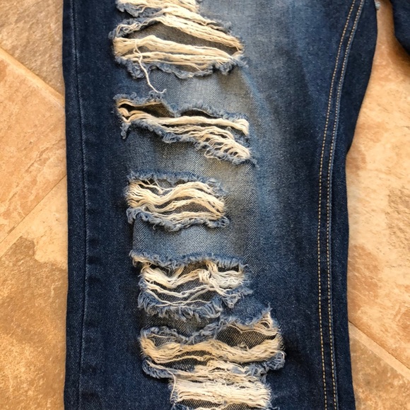 ⭐️💙Cello Jeans size 9 destroyed ripped - Picture 4 of 6